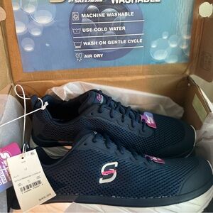 NWT SKETCHERS WOMEN